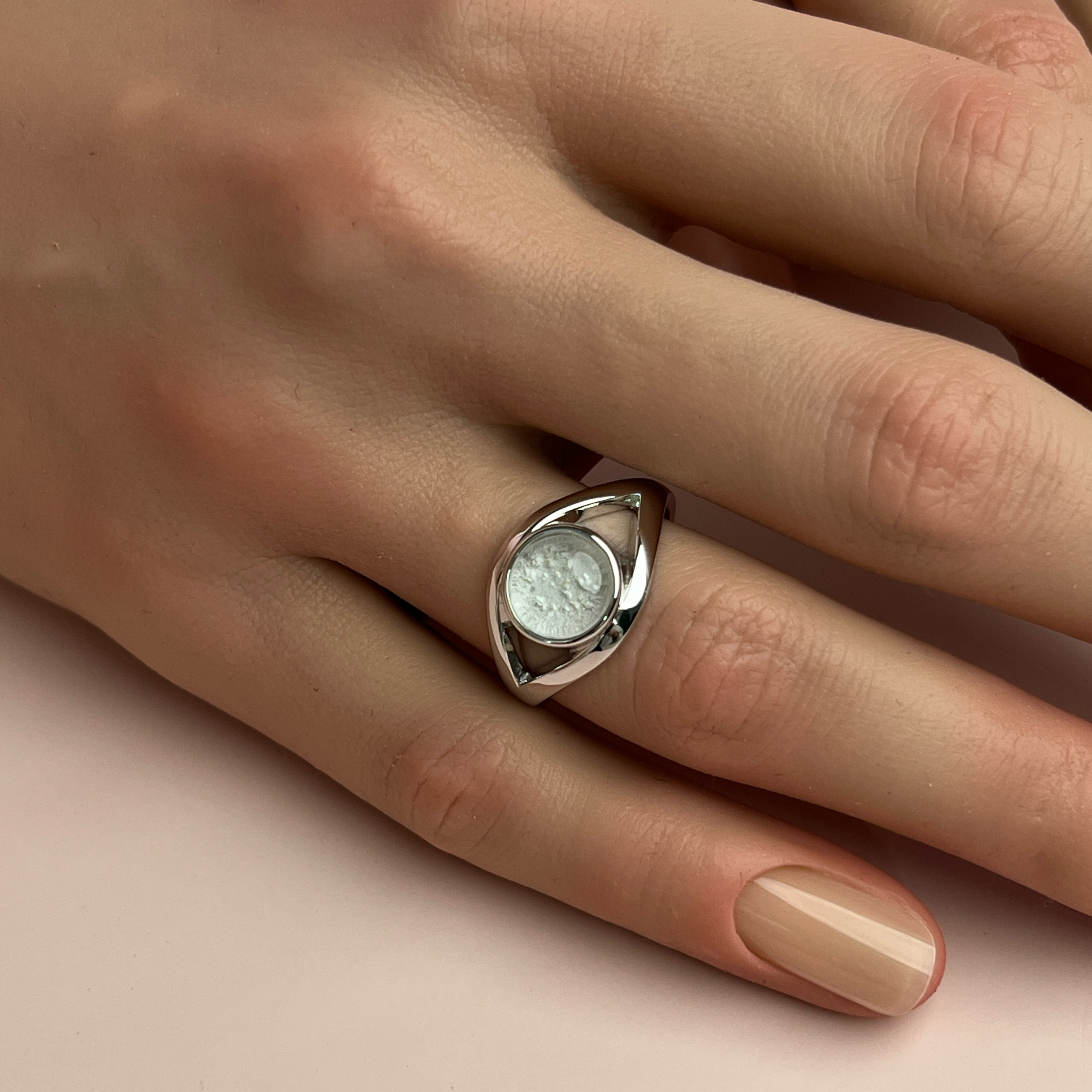 Momento Classic Ring - Side View