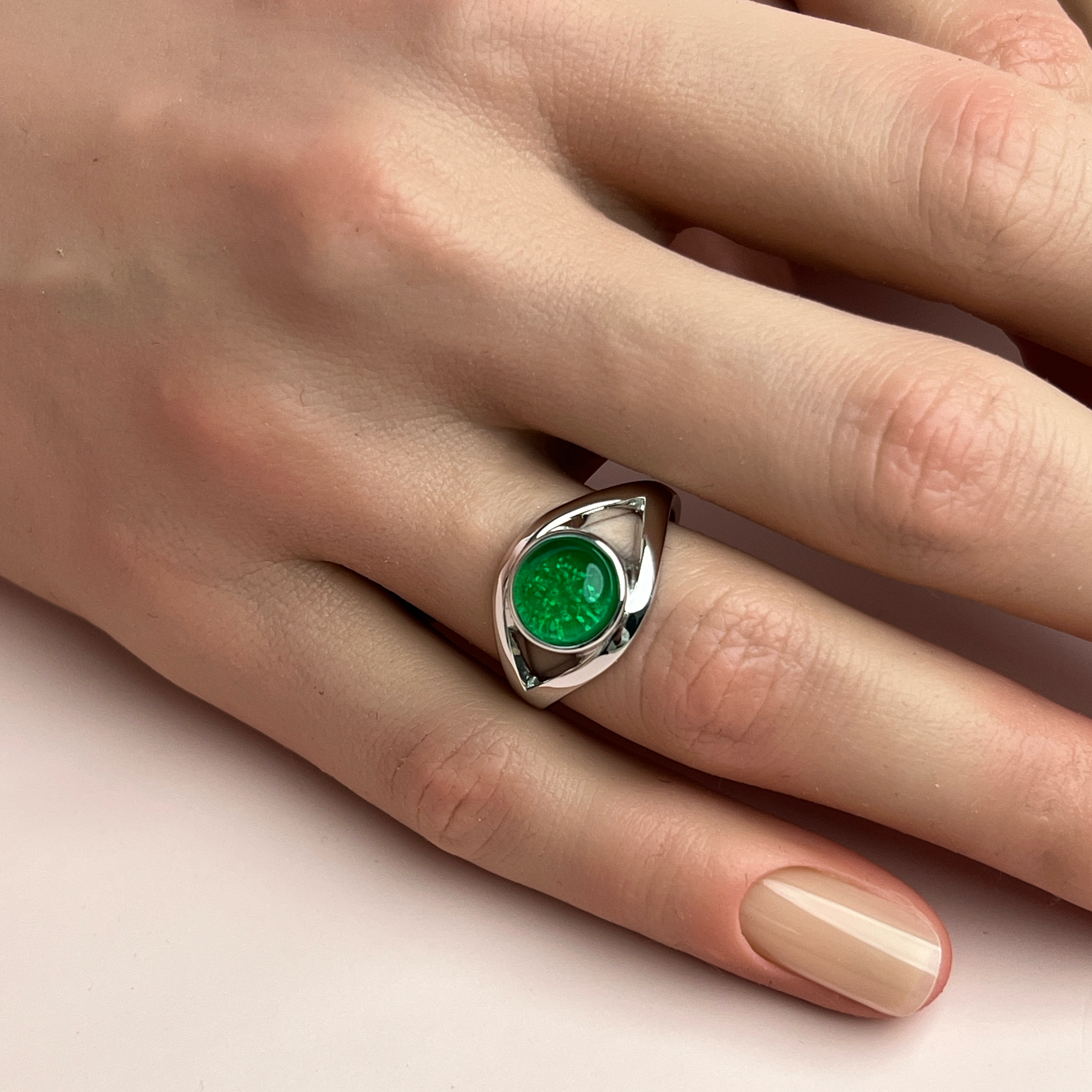 Momento Classic Ring - Side View