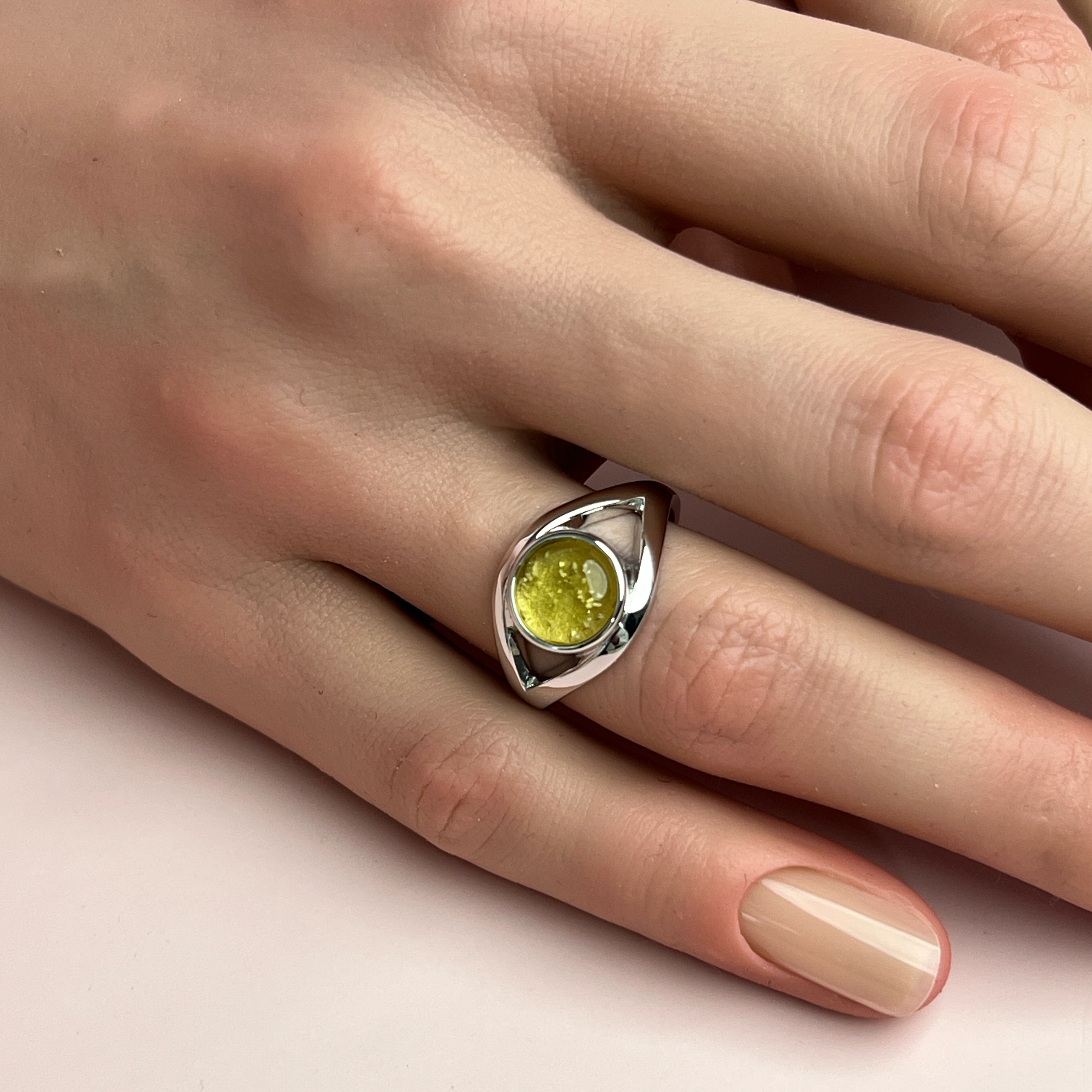 Momento Classic Ring - Side View